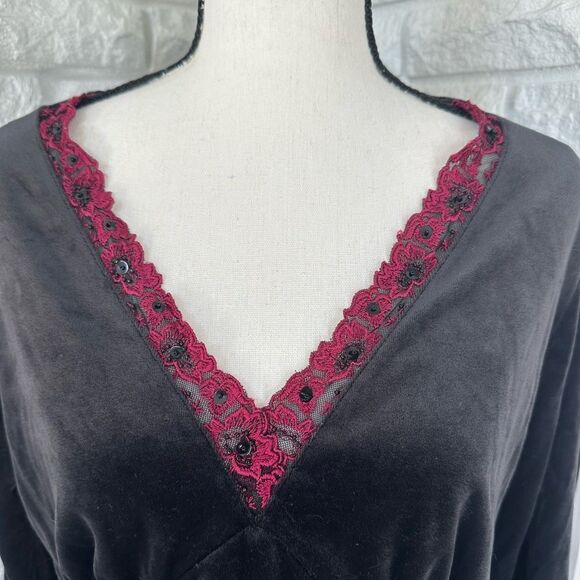 VINTAGE Velour Top w/ Lace Sequin Details - Picture 2 of 6